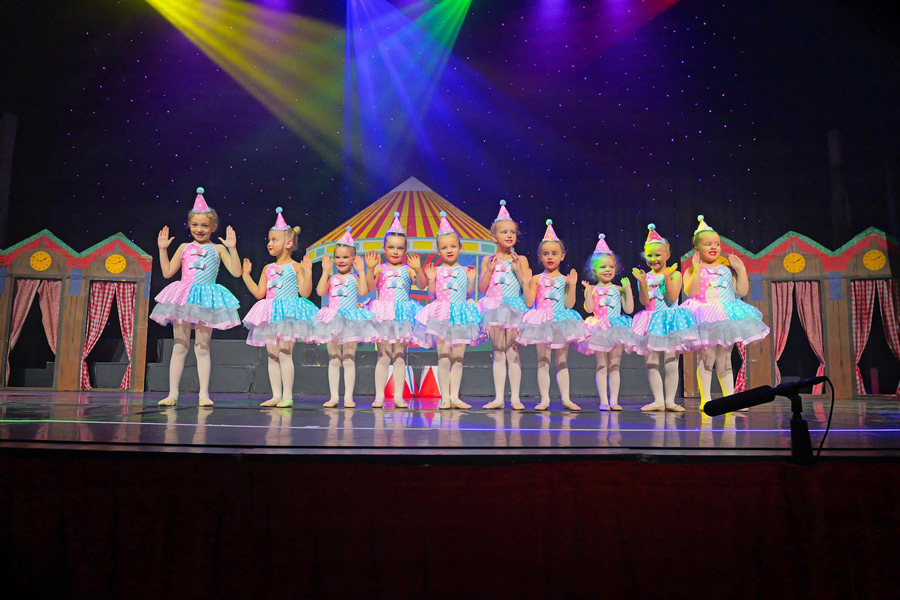 kid-dancers-in-pink-and-blue-attire